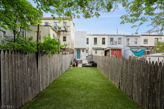 141 Van Horne St, Jersey City, NJ 07304