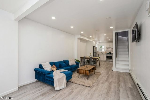 141 Van Horne St, Jersey City, NJ 07304