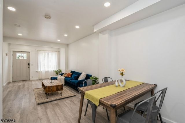141 Van Horne St, Jersey City, NJ 07304