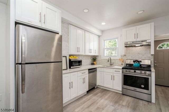 141 Van Horne St, Jersey City, NJ 07304