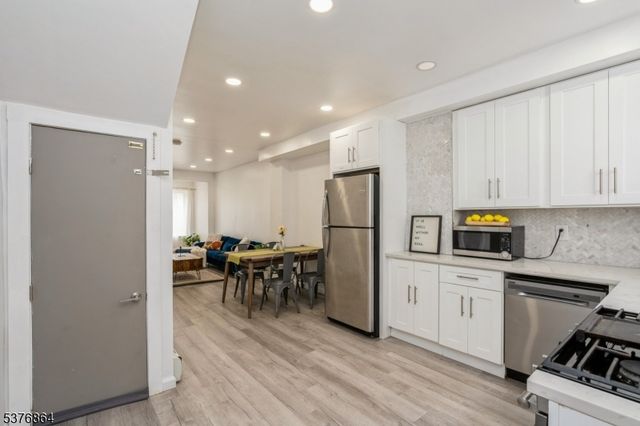 141 Van Horne St, Jersey City, NJ 07304