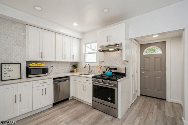 141 Van Horne St, Jersey City, NJ 07304