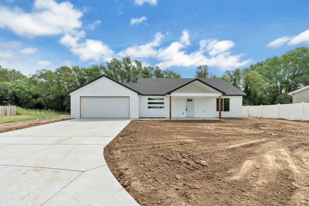 4612 S Edwards Cir., Wichita, KS 67217