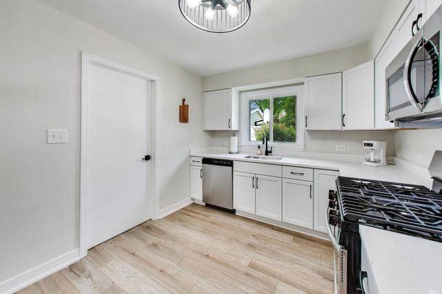 321 N Fairview Avenue, Mount Prospect, IL 60056