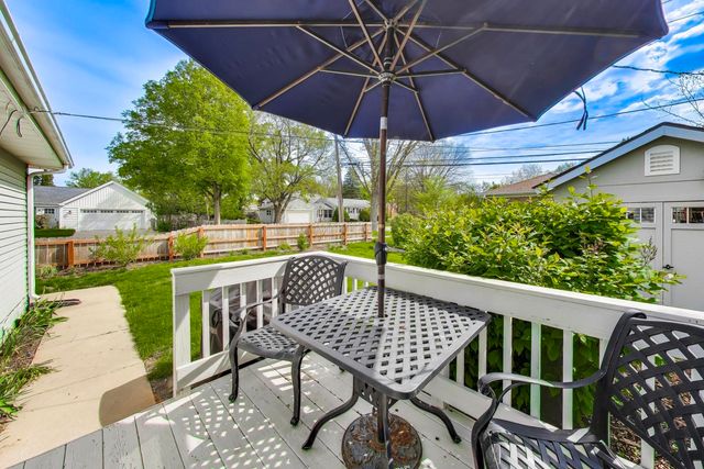 321 N Fairview Avenue, Mount Prospect, IL 60056