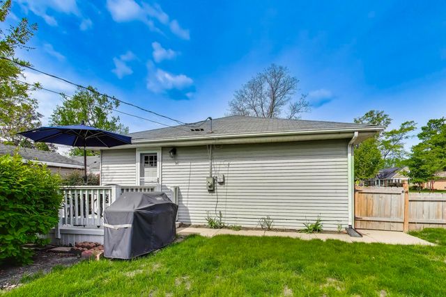 321 N Fairview Avenue, Mount Prospect, IL 60056