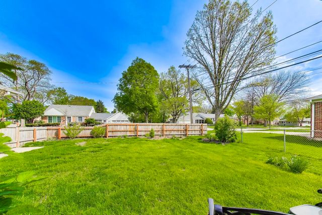 321 N Fairview Avenue, Mount Prospect, IL 60056