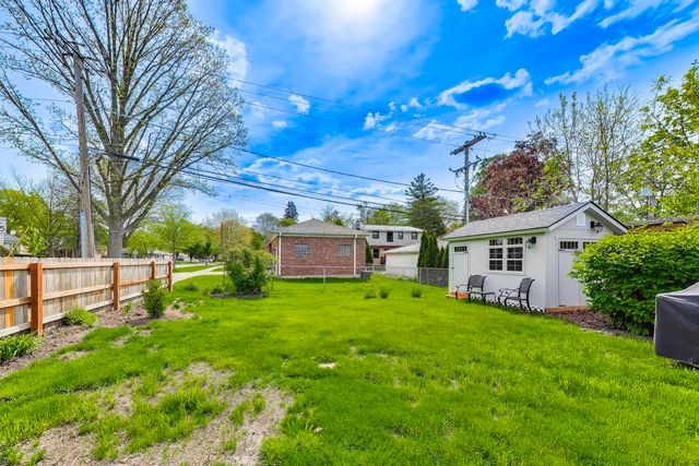 321 N Fairview Avenue, Mount Prospect, IL 60056