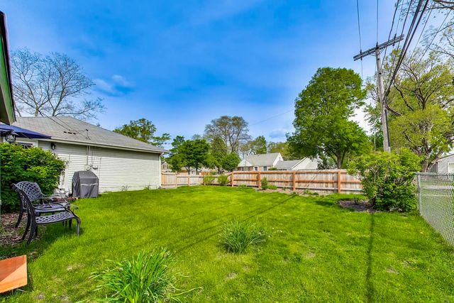 321 N Fairview Avenue, Mount Prospect, IL 60056