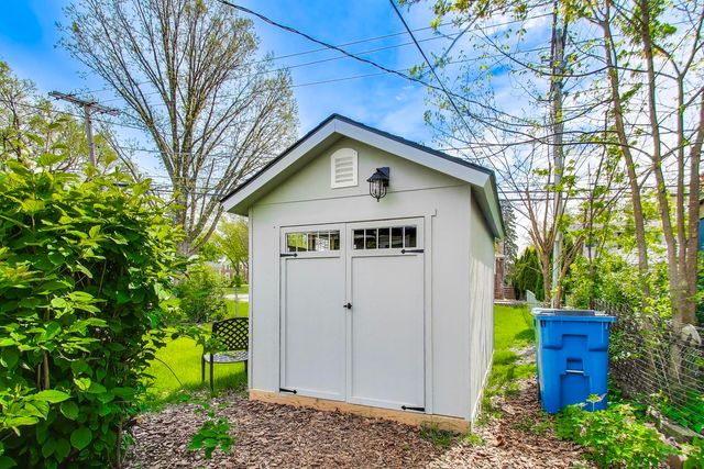 321 N Fairview Avenue, Mount Prospect, IL 60056