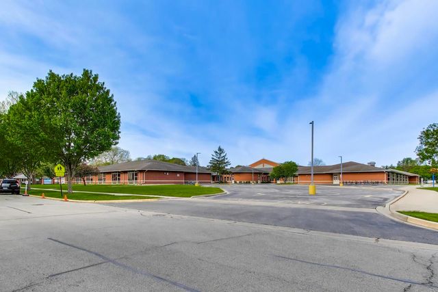 321 N Fairview Avenue, Mount Prospect, IL 60056