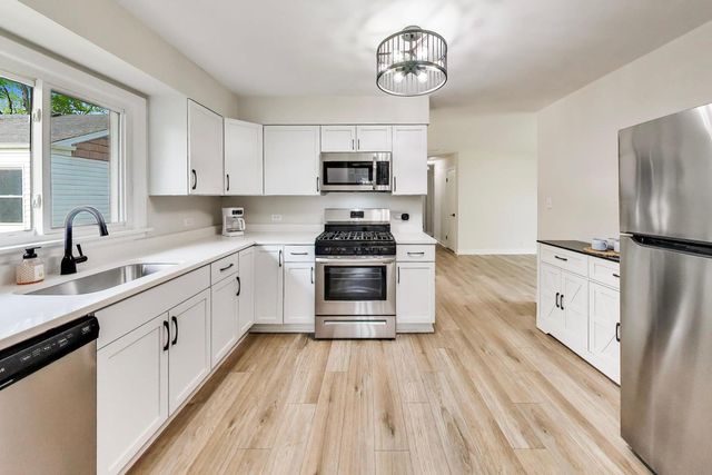 321 N Fairview Avenue, Mount Prospect, IL 60056