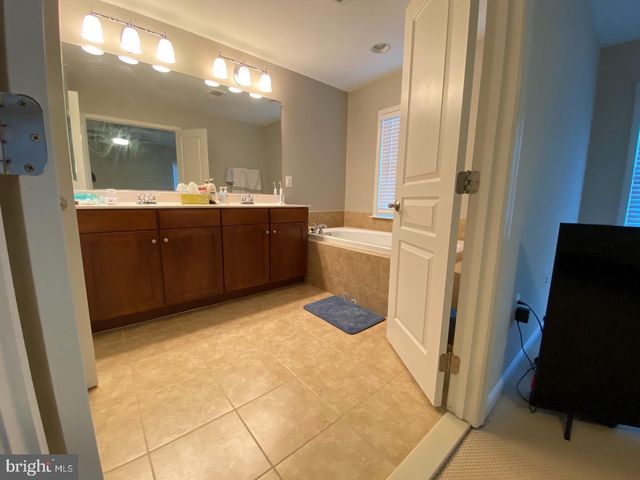 12239 WATER ELM LN, Fairfax, VA 22030