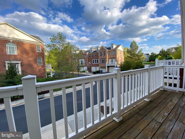 12239 WATER ELM LN, Fairfax, VA 22030