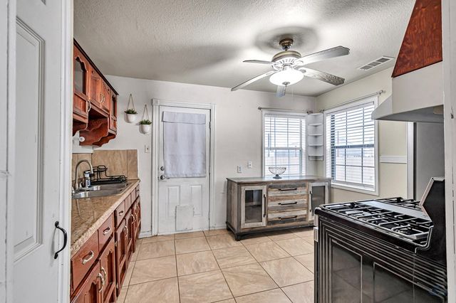 918 E 25th St, Odessa, TX 79761