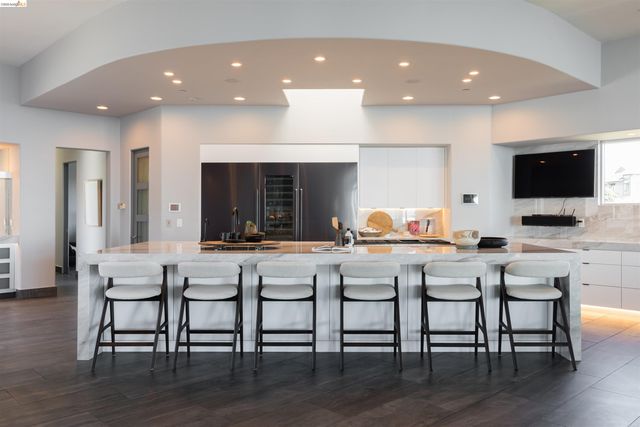 13367 Campus Dr., Oakland, CA 94619