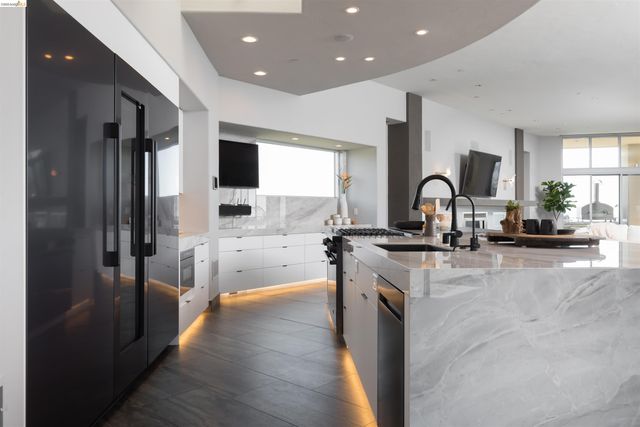 13367 Campus Dr., Oakland, CA 94619