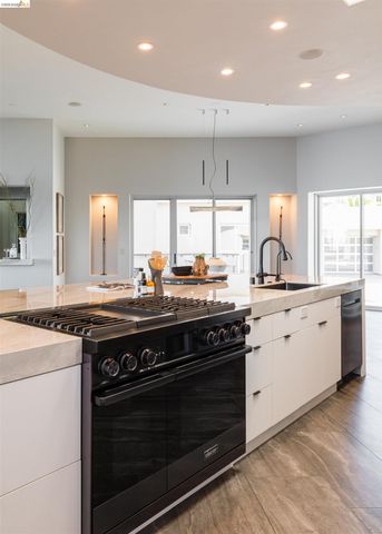 13367 Campus Dr., Oakland, CA 94619