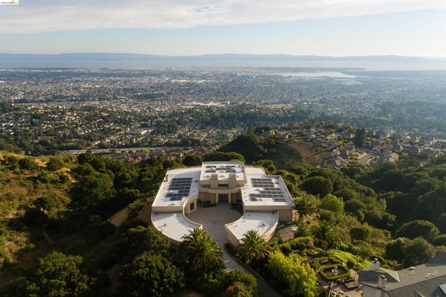 13367 Campus Dr., Oakland, CA 94619