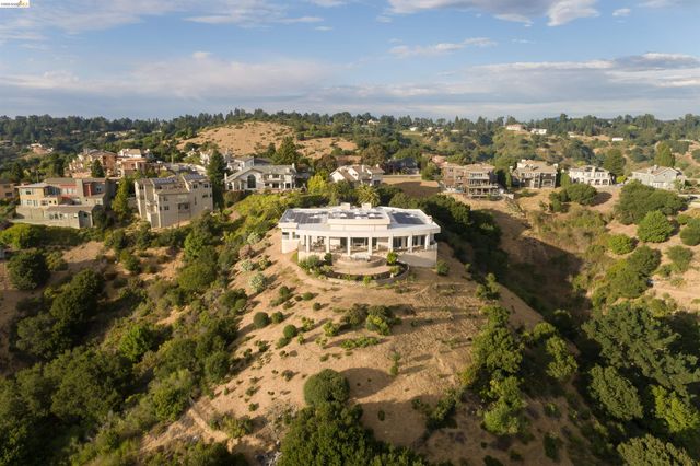 13367 Campus Dr., Oakland, CA 94619