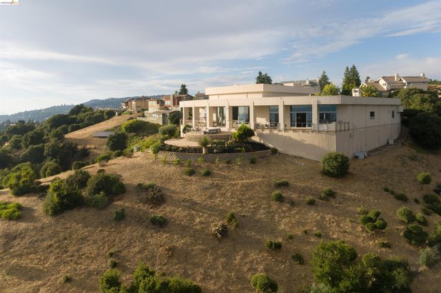 13367 Campus Dr., Oakland, CA 94619