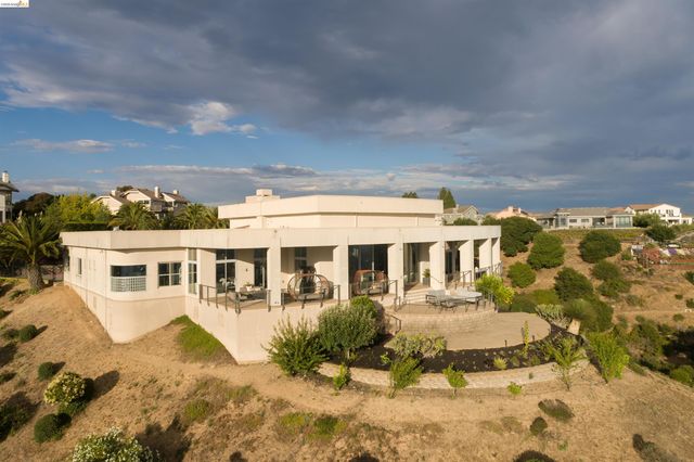 13367 Campus Dr., Oakland, CA 94619