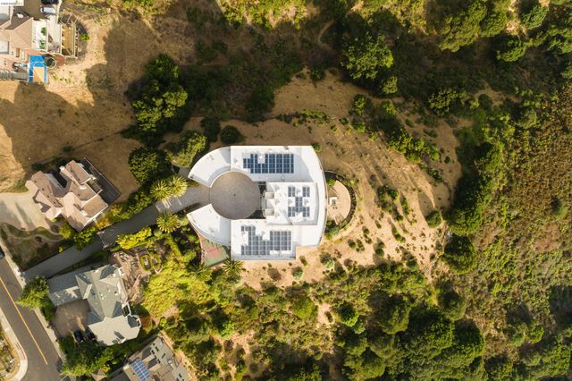 13367 Campus Dr., Oakland, CA 94619