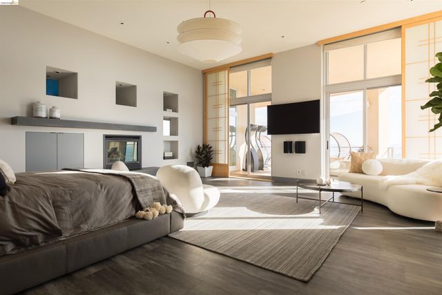 13367 Campus Dr., Oakland, CA 94619