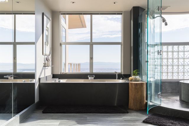 13367 Campus Dr., Oakland, CA 94619