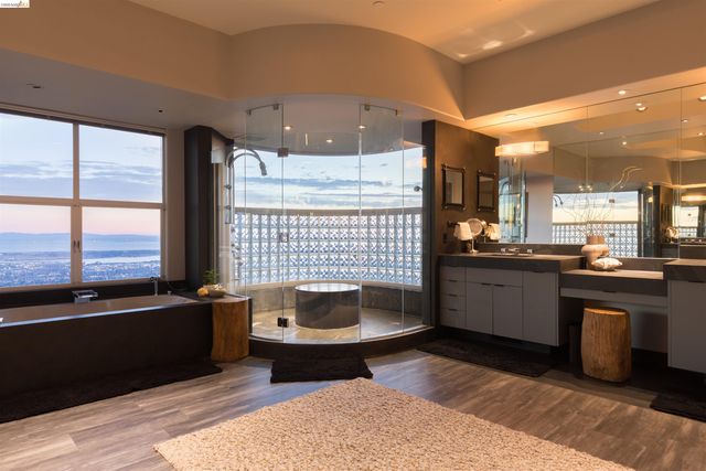 13367 Campus Dr., Oakland, CA 94619