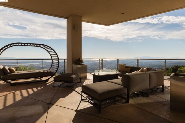 13367 Campus Dr., Oakland, CA 94619