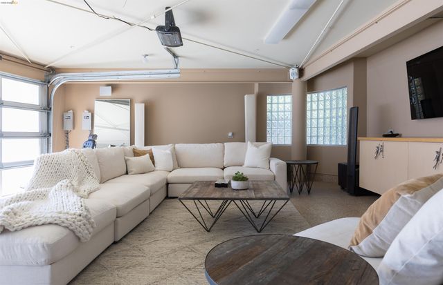 13367 Campus Dr., Oakland, CA 94619