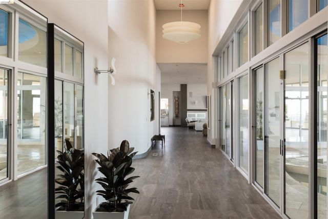 13367 Campus Dr., Oakland, CA 94619