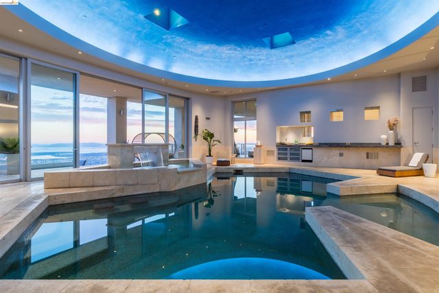 13367 Campus Dr., Oakland, CA 94619