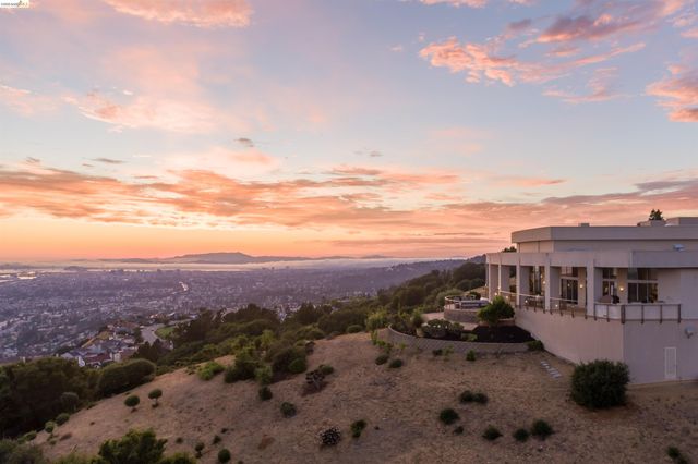 13367 Campus Dr., Oakland, CA 94619