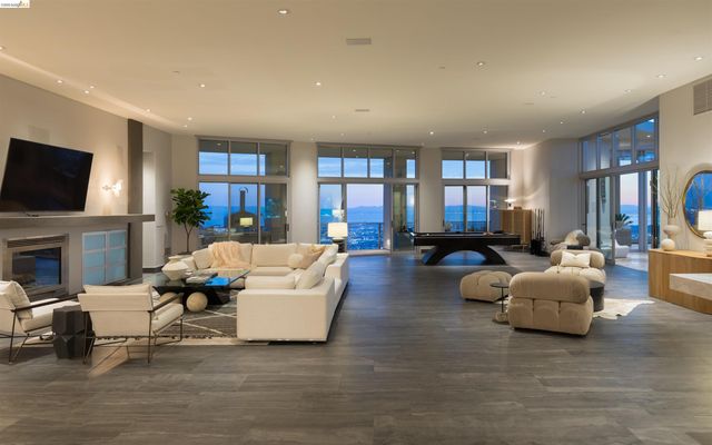 13367 Campus Dr., Oakland, CA 94619