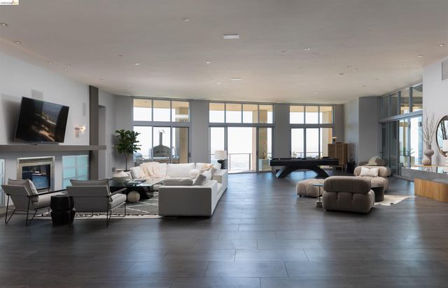 13367 Campus Dr., Oakland, CA 94619