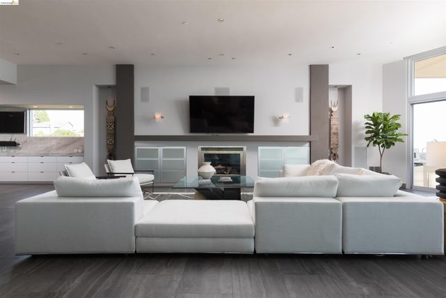 13367 Campus Dr., Oakland, CA 94619