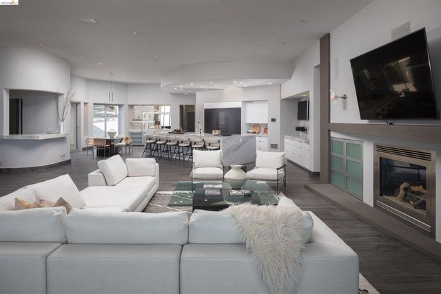 13367 Campus Dr., Oakland, CA 94619