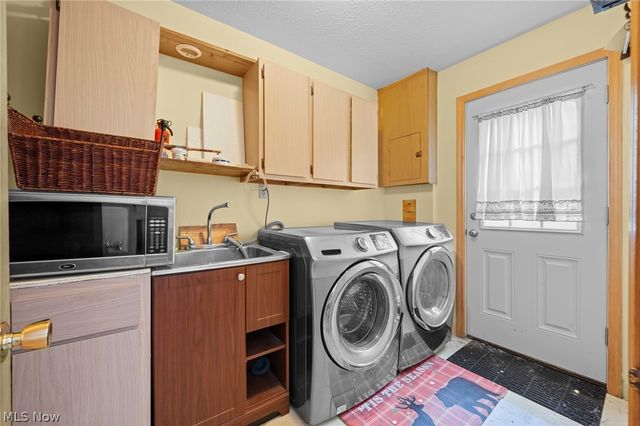 6962 S Parkway Drive, Middleburg Heights, OH 44130