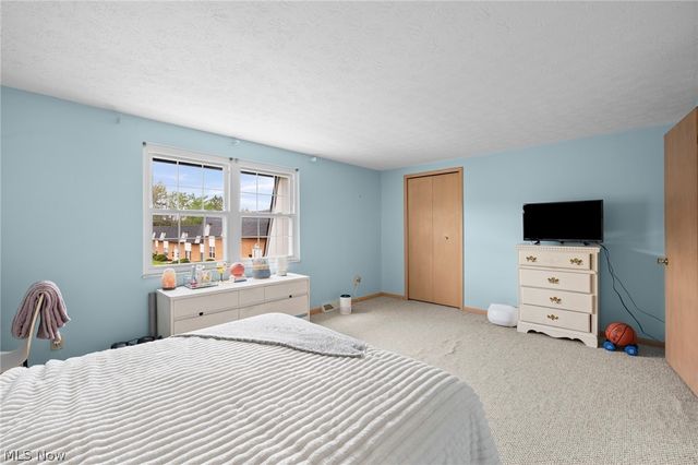 6962 S Parkway Drive, Middleburg Heights, OH 44130