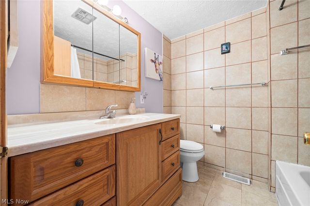 6962 S Parkway Drive, Middleburg Heights, OH 44130