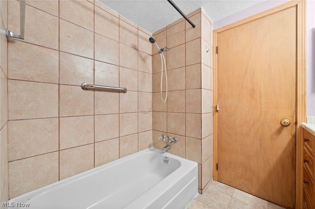 6962 S Parkway Drive, Middleburg Heights, OH 44130
