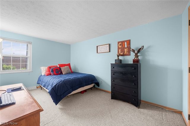 6962 S Parkway Drive, Middleburg Heights, OH 44130