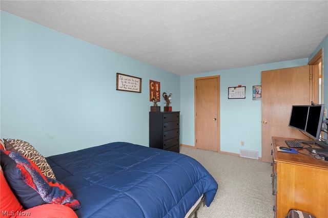 6962 S Parkway Drive, Middleburg Heights, OH 44130