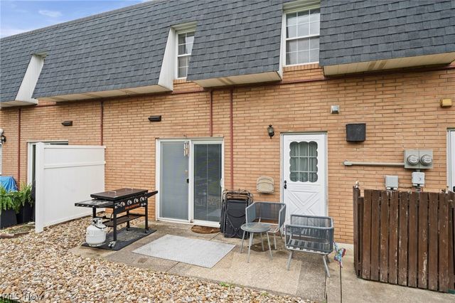 6962 S Parkway Drive, Middleburg Heights, OH 44130