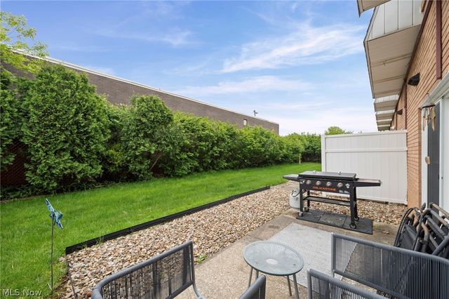 6962 S Parkway Drive, Middleburg Heights, OH 44130