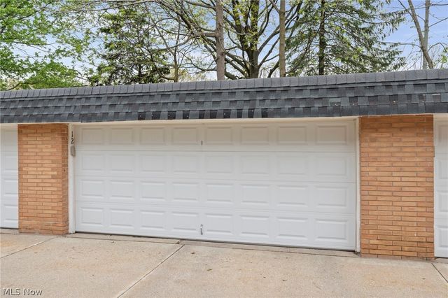 6962 S Parkway Drive, Middleburg Heights, OH 44130