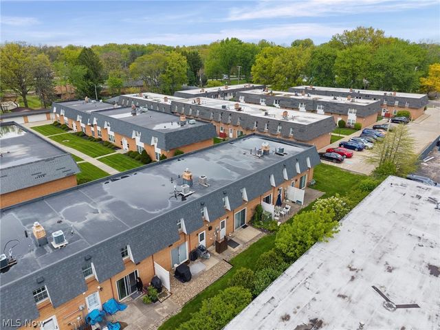 6962 S Parkway Drive, Middleburg Heights, OH 44130