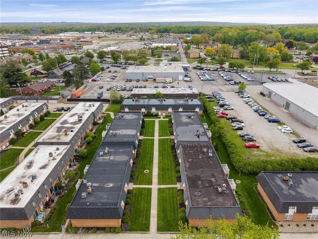 6962 S Parkway Drive, Middleburg Heights, OH 44130